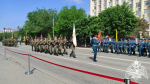 Сотрудники Росгвардии прошли по главной улице Элисты в День Победы