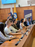 Артем Михайлов встретился с участниками проекта «ПолитЗавод»