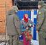 Спецназ Росгвардии в Элисте поздравил с Новым годом маму погибшего товарища - Росгвардия